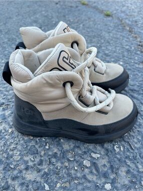 UGG Kids Taupe and Black Puffer Lace-Up Boots